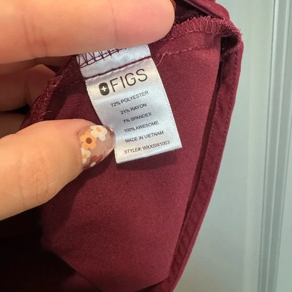 Figs Women's Top in Burgundy - Picture 4 of 6